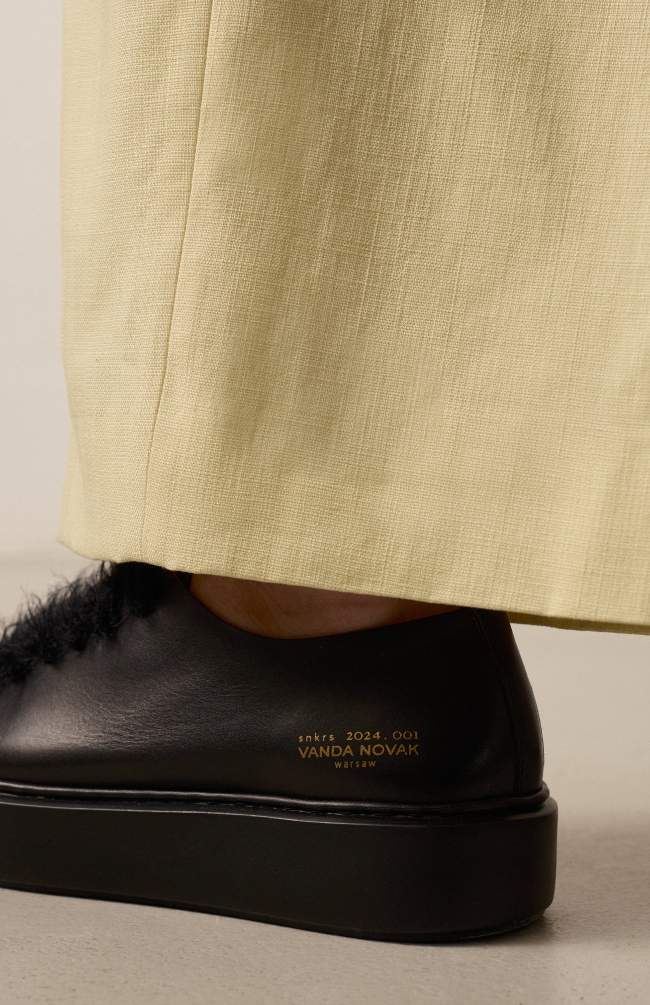GRACE LIGHT BLACK