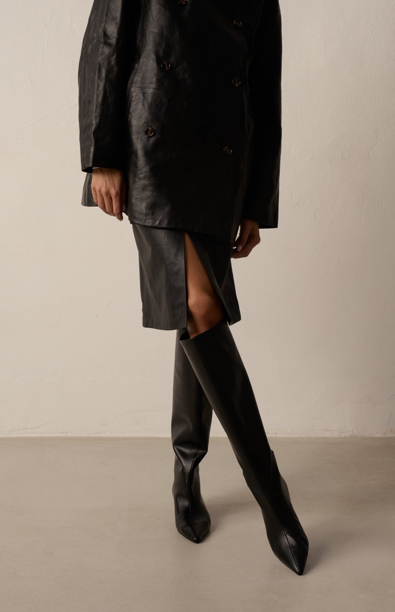 LISA DEEP BLACK