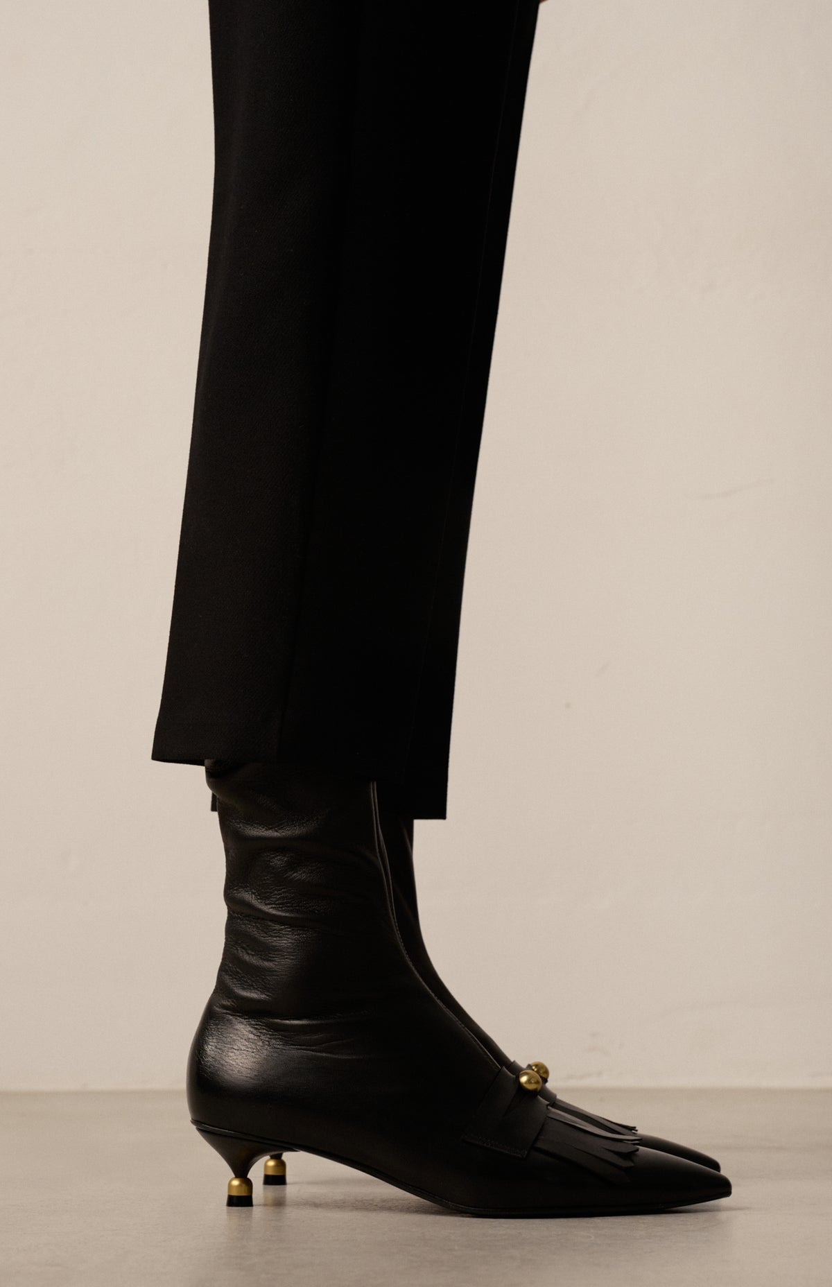 VESPER DEEP BLACK