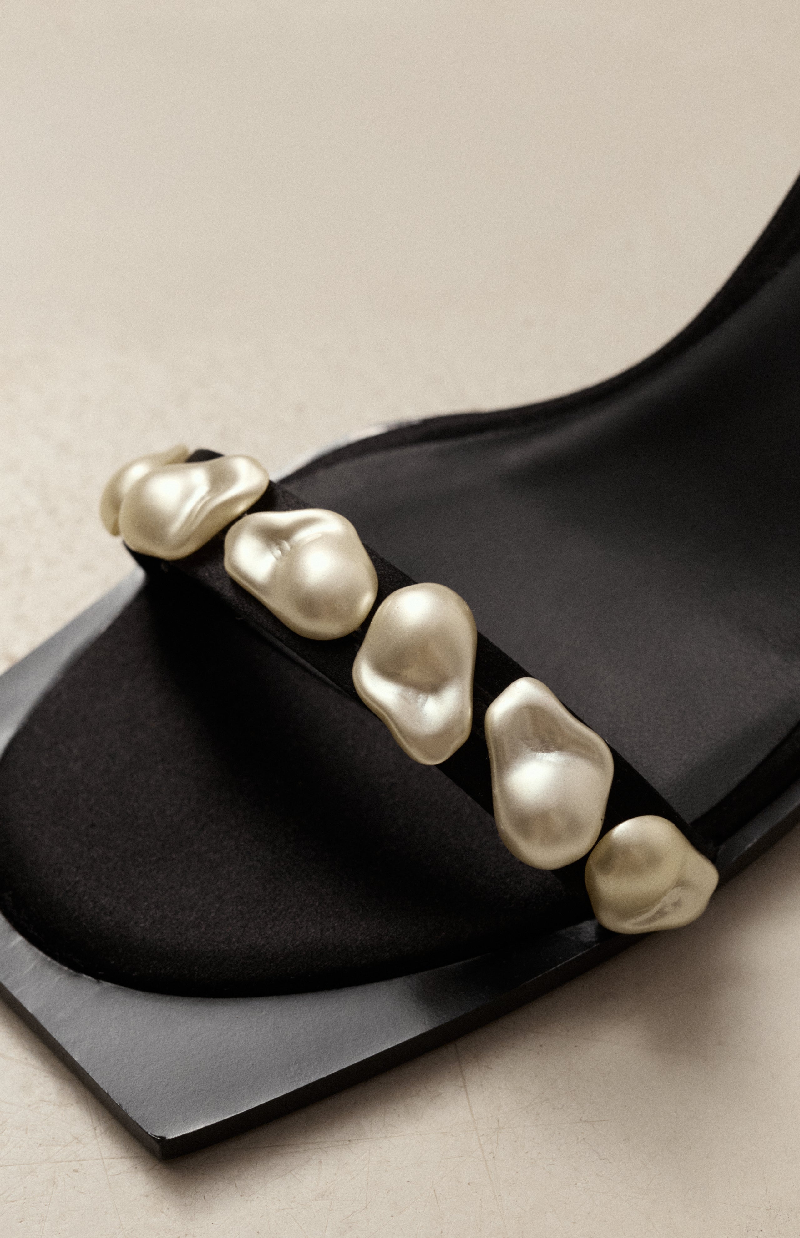 CHARLOTTE MIDNIGHT PEARL