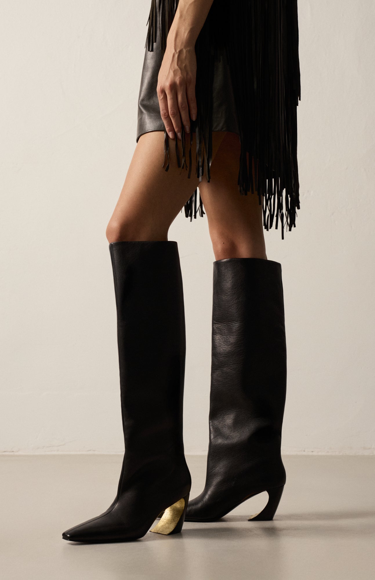 VENUS DEEP BLACK